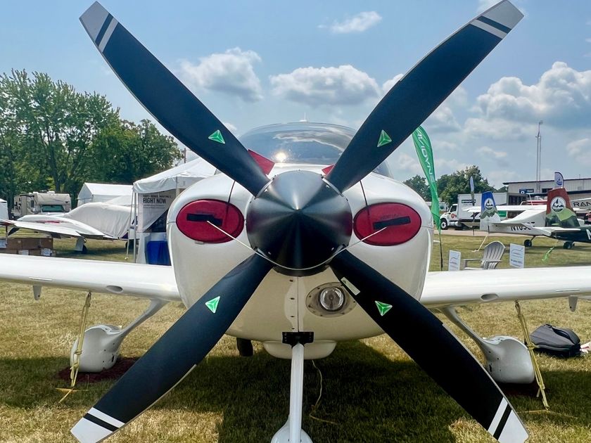 Cirrus SR22 with a four-blade MT propeller